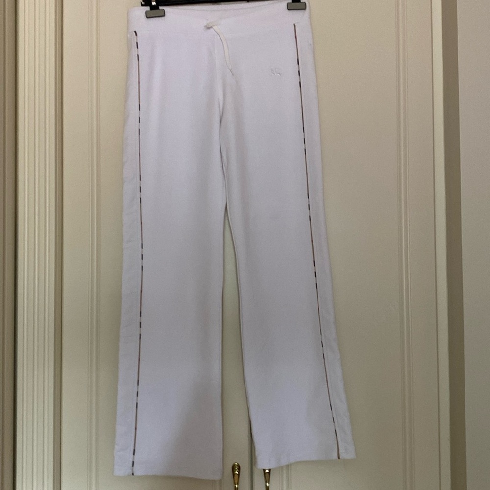 VINTAGE WOMEN’S AUTHENTIC BURBERRY WHITE TRACKSUIT PANTS SIZE L .